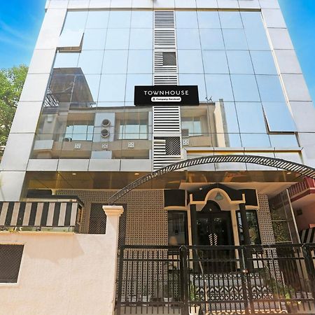 Super Townhouse Cantonment Varanasi Formerly Sarin Inn Exteriör bild