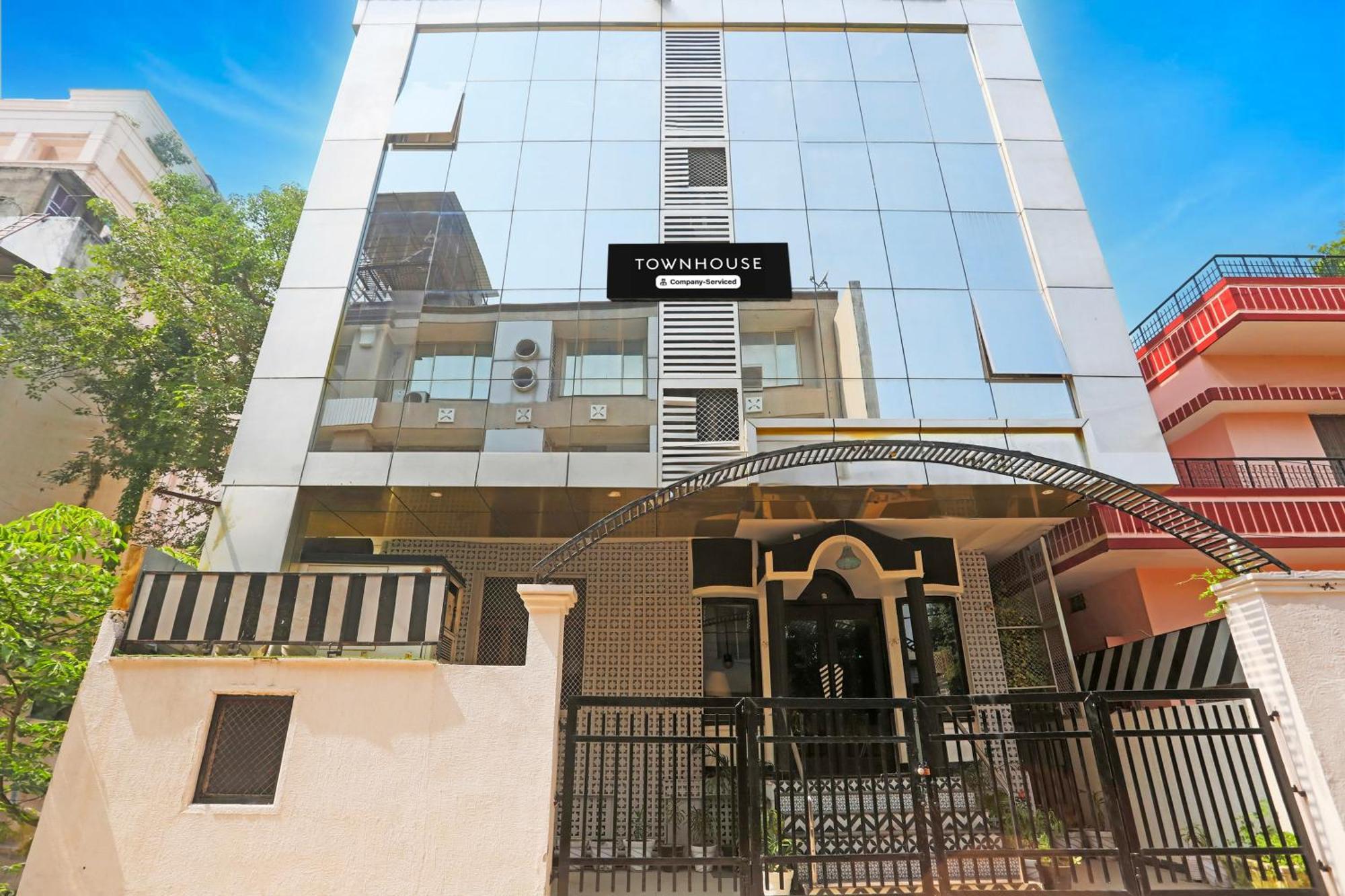 Super Townhouse Cantonment Varanasi Formerly Sarin Inn Exteriör bild