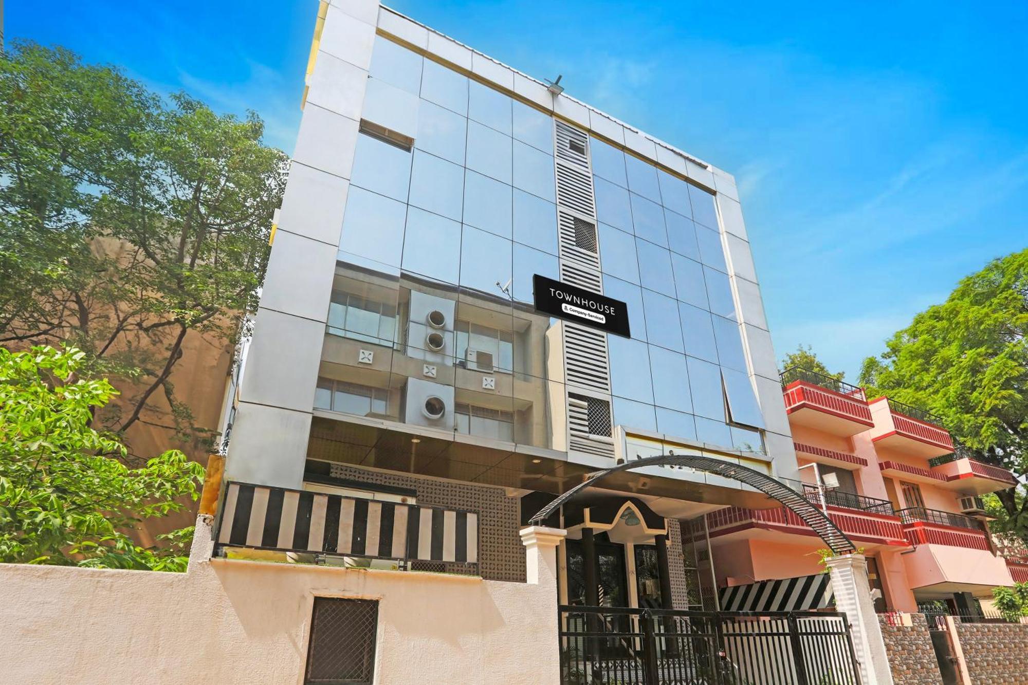 Super Townhouse Cantonment Varanasi Formerly Sarin Inn Exteriör bild
