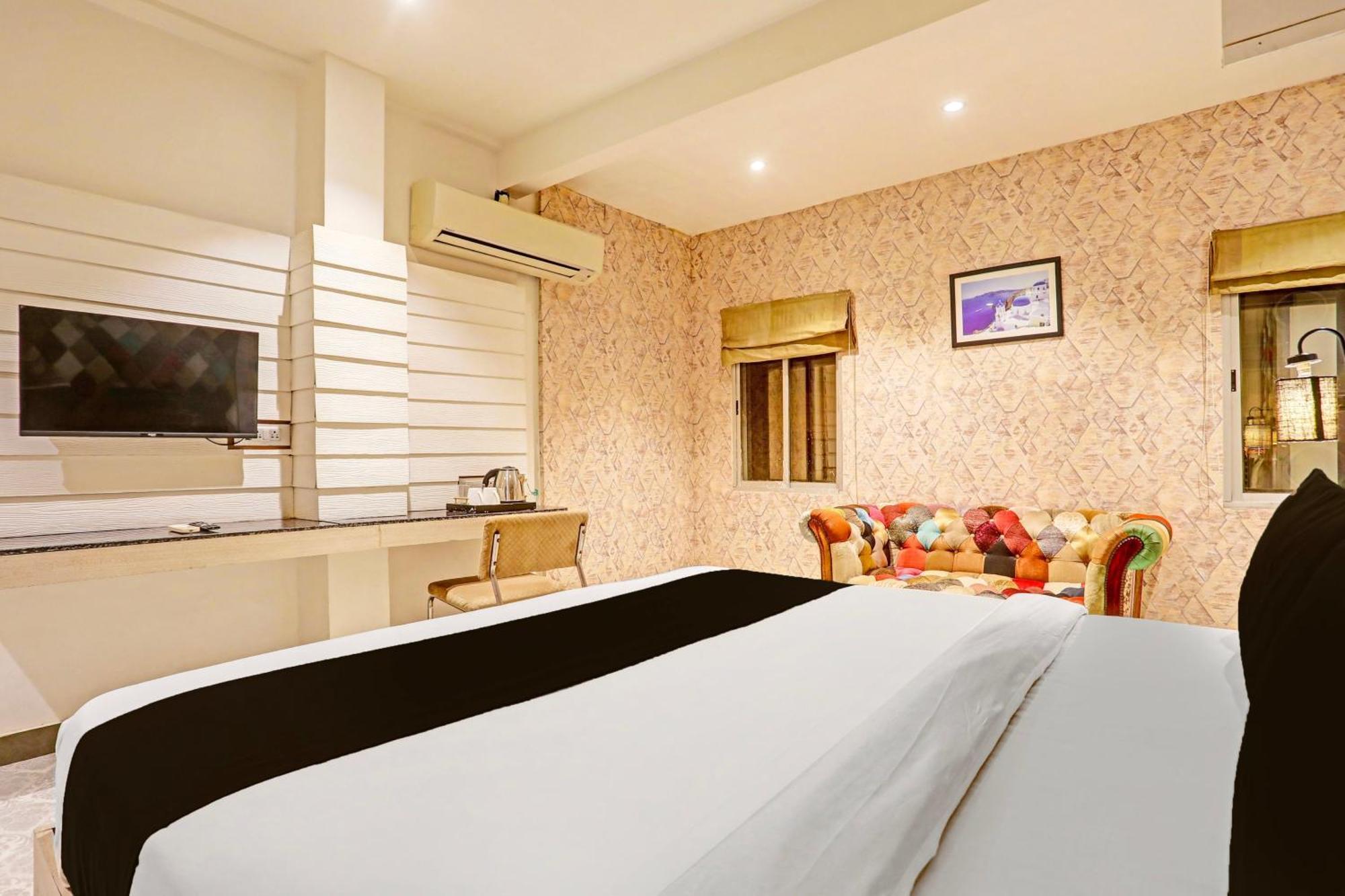 Super Townhouse Cantonment Varanasi Formerly Sarin Inn Exteriör bild