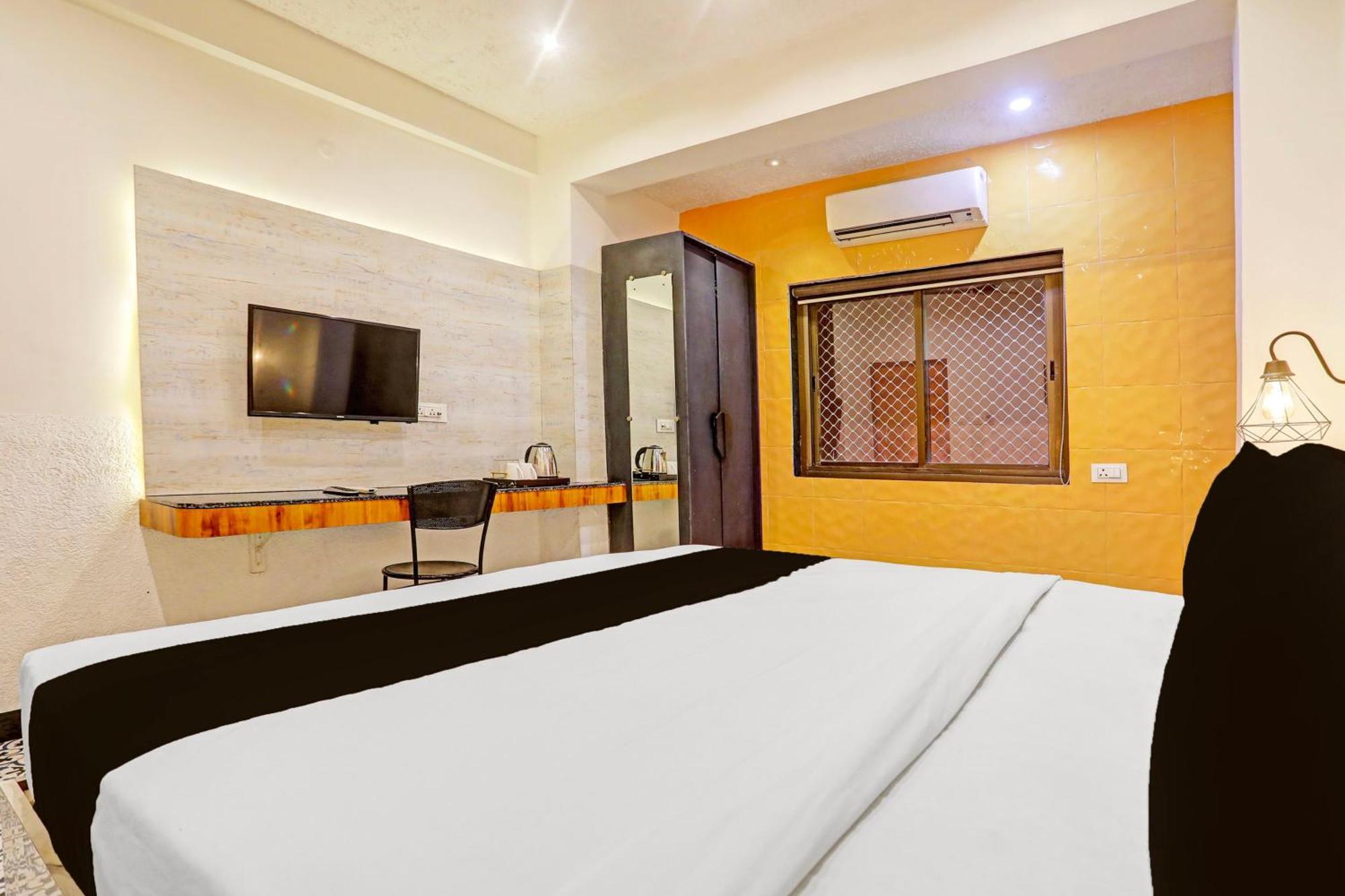 Super Townhouse Cantonment Varanasi Formerly Sarin Inn Exteriör bild