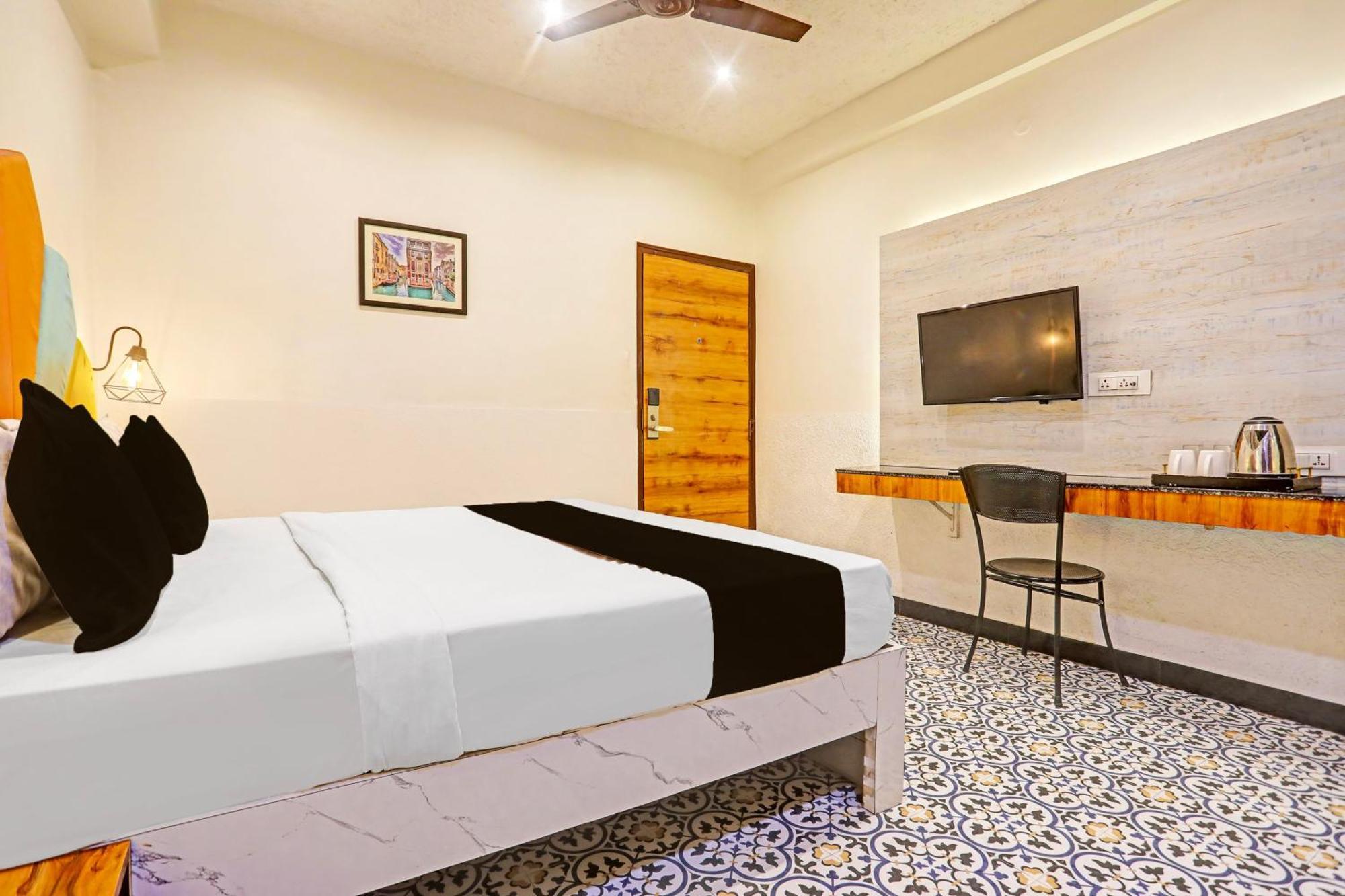 Super Townhouse Cantonment Varanasi Formerly Sarin Inn Exteriör bild